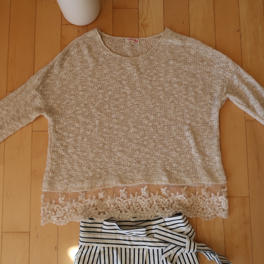 Woven Heart Cream Sweater w/ Lace Detailing Small